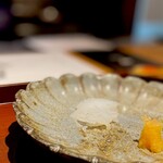 馳走 啐啄一十  - 続いて新イカ。 小さいイカもしっかり熟成。 若い分、食感は淡白でエロねっとり感は薄いですが、甘みがすごい。 へぇ、新イカも熟成させるとこんなにも味が濃くなるんですね。