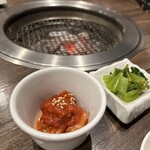 炭火焼肉 久 - キムチとナムル