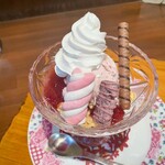 木熊家 - 手作りいちごジャムを添えたアイスクリーム
