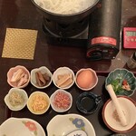 五島うどんと酒菜 はちびら - はちびら風地獄だきうどん