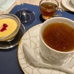 蟹王府 - 桃の琥珀とツバメの巣のデザート（温）、マンゴーのデザート（冷）、ジンジャーティー