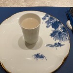 蟹王府 - はじめに、山芋と鶏のあたたかいスープでお腹を温める。