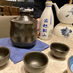 蟹王府 - 中国茶と紹興酒、設えがとても美しい。