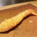 天ぷらあら木 - 海老　火入れ