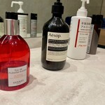 蟹王府 - お手洗いのハンドソープはHERMESとイソップ