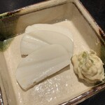 旬菜旬魚 お造りの山葵 - たっぷりのわさび漬けといただく板ワサ！