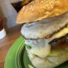 ドロール ダイナー - 料理写真:モッツァレラチーズバーガー+目玉焼きトッピング（UP）