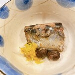 うを徳 - 突き出し：根室 秋刀魚、むかご