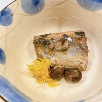 うを徳 - 突き出し：根室 秋刀魚、むかご