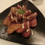 Shu - BSFT（ベーコン、ソーセージ、フライドポテトをトマトソース）880円