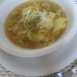 茅乃舎 - 野菜だし（みじん切にんにく、セロリ、人参、キャベツ入り）でで作ったオニオンスープです♪