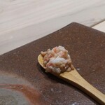 鮨 銀座 おのでら - ボタン海老の頭の身を蒸し焼きにしたもの