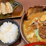 membatadokoroshouten - 野菜らーめん920円（with炙りチャーシュー１枚150円）＋餃子3個小ライスセット280円