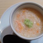 鮨 銀座 おのでら - 茶碗蒸しの上にカニのほぐし身