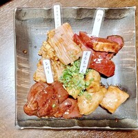 松阪牛たんど - ホルモン4種盛り　1738円