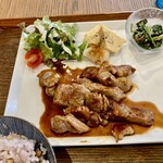 Cafe&Bal Magis - トンテキの周りは副菜が色々