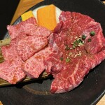 炭火焼肉　まるじゅう - カルビとハラミ