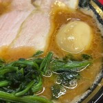 豚骨醤油ラーメン 王道家 - 