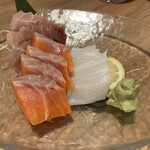 大衆酒場 くろべゑ - 刺身3点盛り(マグロ、サーモン、タコ)