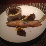 コントワール ミサゴ - アミューズ　北海道鵡川のシシャモのフリット、磯螺貝シャンパン蒸し、花猪口茸と老茸（クロカワ） のソテー　2013-10