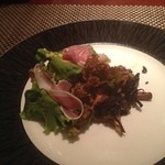 コントワール ミサゴ - 富士の裾野で取れた花猪口、フランス産トランペット、ジロール、セップのソテー　2013-10