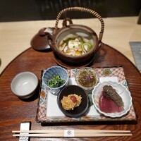 赤坂 鮨大谷 - 前菜とお造り～モロヘイヤ胡麻和え、岩もずくと青パパイヤ、里芋東寺揚げ、気仙沼の鰹、ブラックオリーブの土佐酢