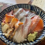 Aji Ichi - 海鮮丼(大盛り)      海の幸色々(^^)