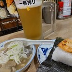 Taishuusakaba Gonogo - 塩もつ煮と鮭のおにぎり。生ビールは一番搾り