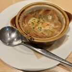 ロイヤルホスト - オニオングラタンスープ