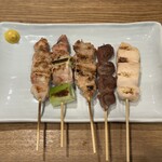 Tebasaki Nombei - 串焼き 5種盛り、800円
