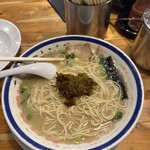 田中商店 - 替え玉に辛子高菜投入