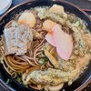 大介うどん - 黒どんぶりそば三玉、うどん二玉(ねき、あげ玉、杵つき揚げ餅、ちくわいそべ揚げ、じゃこ天かまぼこ入り)