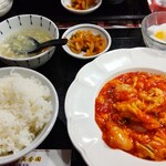 広東飯店　美香園 - エビのチリソース定食