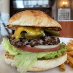 L.A.GARAGE - 『JALAPENO CHEESE  BURGER¥1,700』 『HOT COFFEE¥600』 ※平日は、lunch drink付