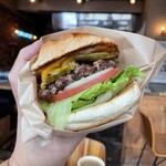 L.A.GARAGE - 『JALAPENO CHEESE  BURGER¥1,700』 『HOT COFFEE¥600』 ※平日は、lunch drink付