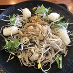 そば処みよし - 冷たい揚げ餅蕎麦大盛り。