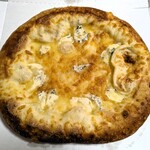 220902860 - ブルーチーズの４種チーズピザ（\537）