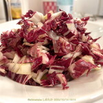 Gastronomia Iosci - 今日の葉野菜は赤キャベツ！ 爆盛りだけど食べ口軽くて爽やか。