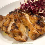 ガストロノミア ヨシ - 鶏皮のパリっと感と身のジューシーさはさすが ローズマリーの香り付けもいいねぇ♪