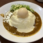 元町通り3丁目 - キーマカレー　煮卵とチーズトッピング