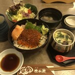 Sushiya Akabee - いくら丼 、お吸物付：茶碗蒸し 、サラダ セット