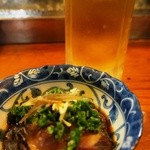 とっくり居酒屋 - お通し（スジガツオのタタキ）