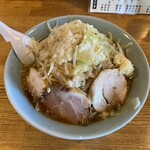 らぁめん伊山 - 豚が薄い。1050円は高い。。。目黒の二郎500円