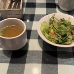 イルキャンティー - 前菜のサラダとスープ