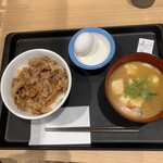 Matsuya - 牛丼並、卵、豚汁。660円也。
