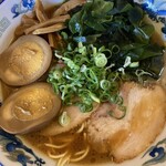 にぼし家 - 煮玉子ラーメン　ワカメトッピング