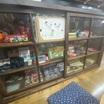醤油屋本店 - レトロな雰囲気の店内。