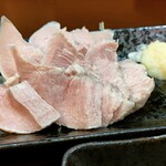Motsuyaki Junchan - モツ刺し タン