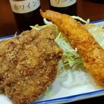 Motsuyaki Junchan - 牛たんメンチとエビフライ