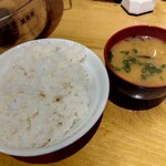 凪のラム屋 - セットのご飯と味噌汁